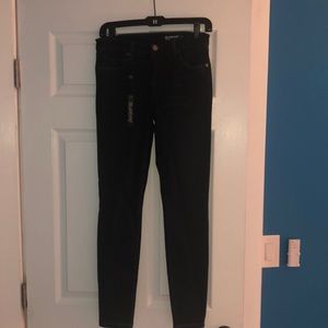 Blank NYC denim spray on skinny Jean NWT size 27